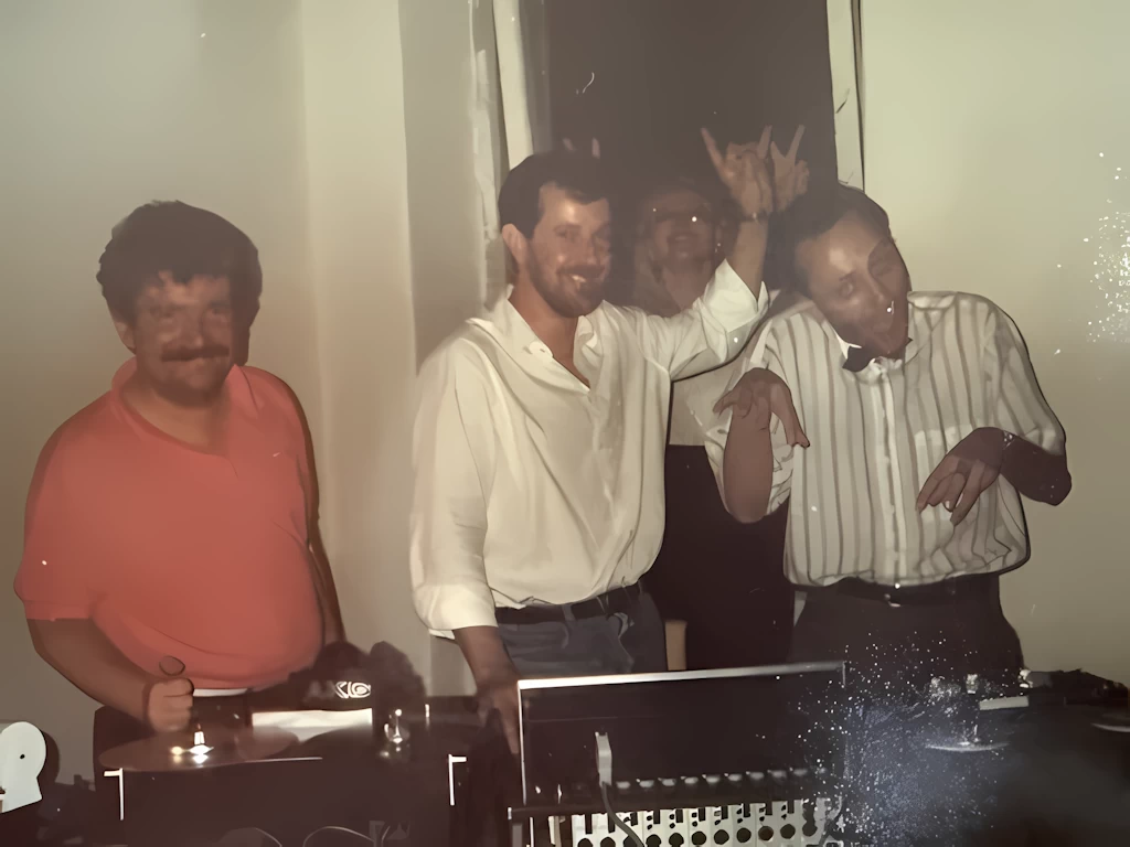 Manfred Hafner, Ehrenfried 'Freddy' Leitner (&dagger;), Gabi Dampf & Ing. Thomas Klock in den Wiener Redaktionsr&auml;umen