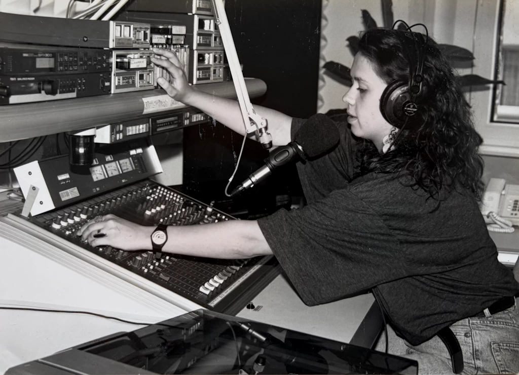 Annett Hudasch im Produktionsstudio in Wien