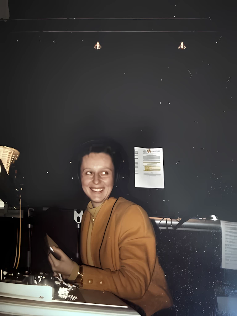 Bei der Arbeit im Produktionsstudio in Wien, im Bild Friederike Ritter